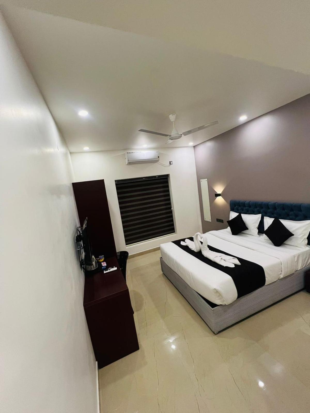 The Lotaz Hotel Kochi Exterior foto