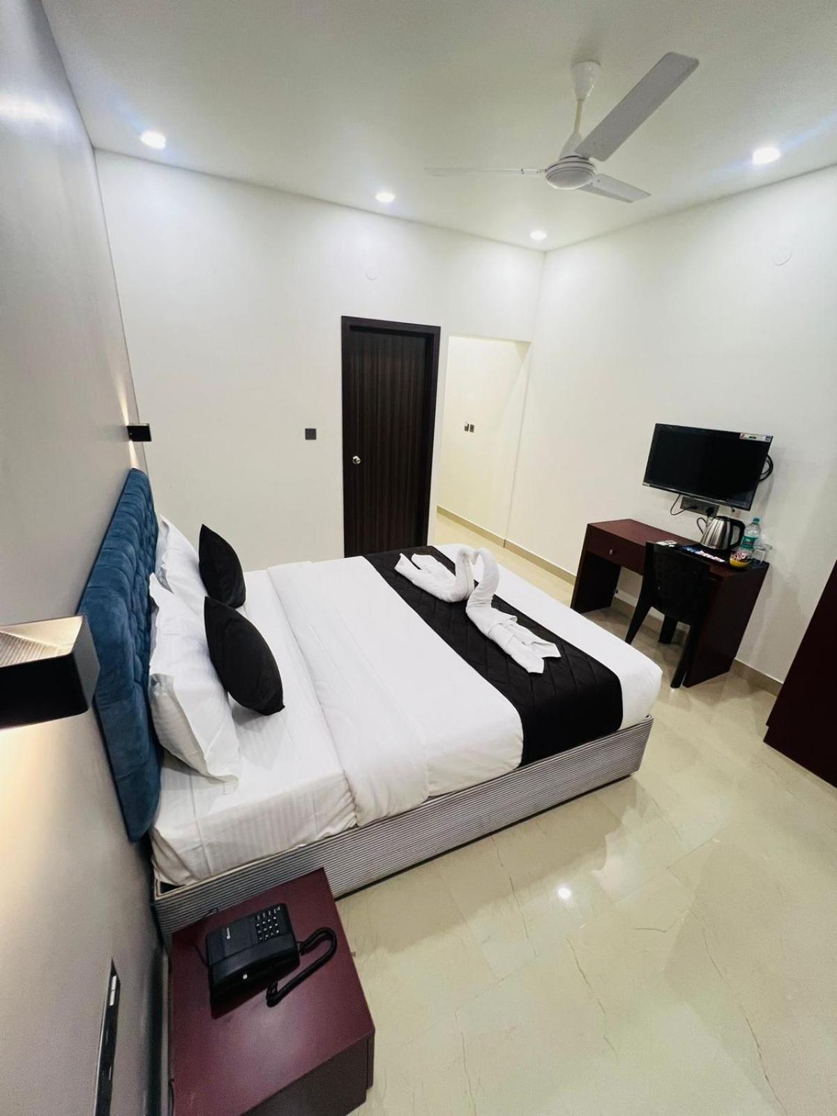 The Lotaz Hotel Kochi Exterior foto
